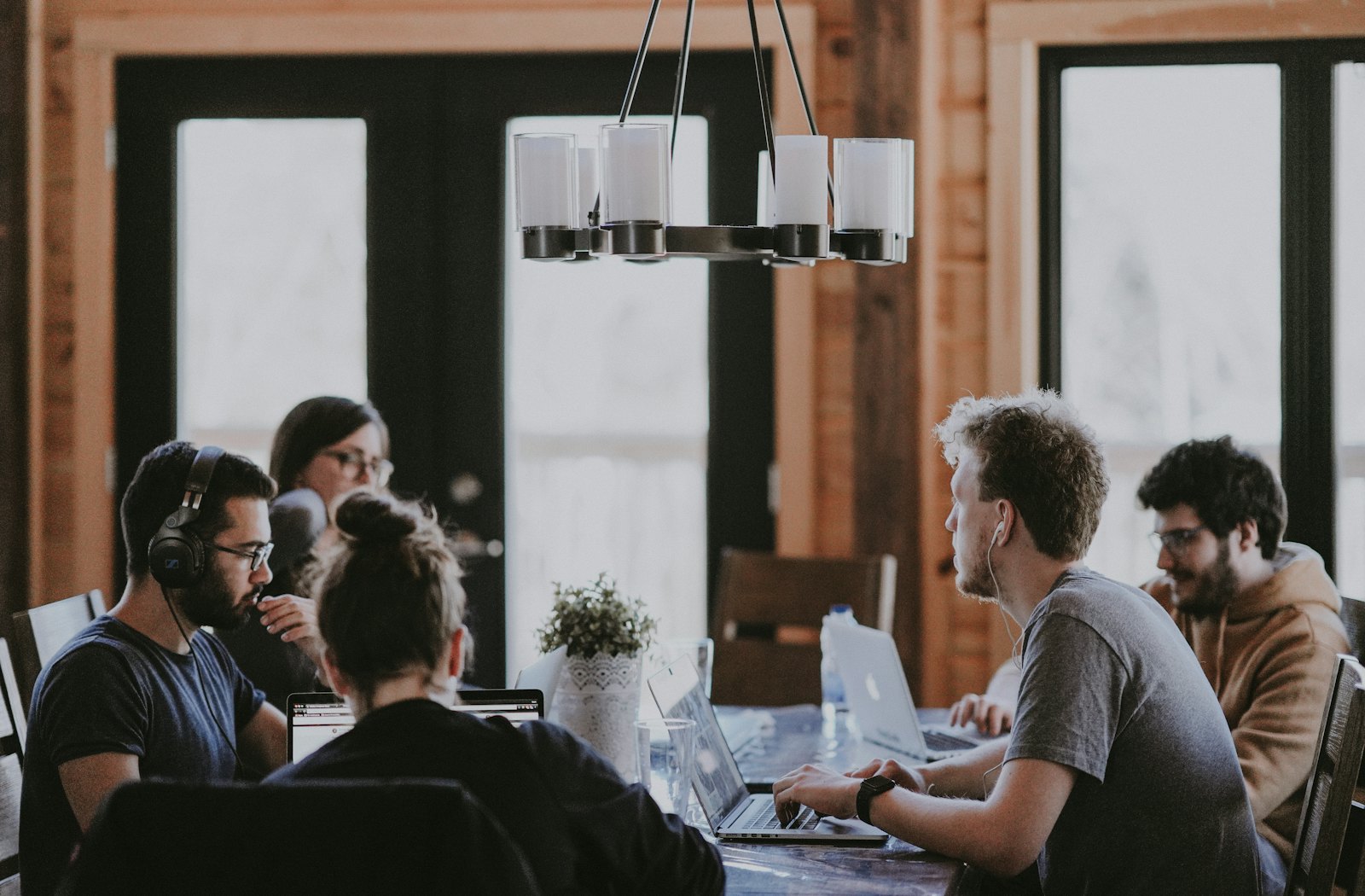 Advisors working with a family